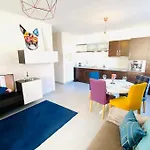Large Studio In Center With Terrace-Cosy