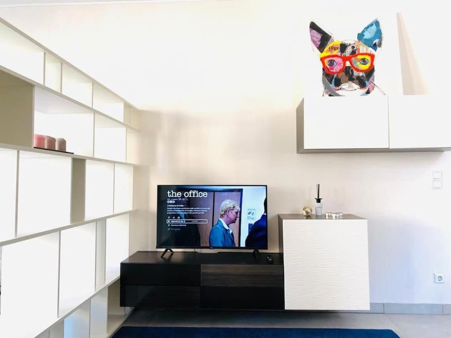 Large Studio In Center With Terrace-cosy Apartment